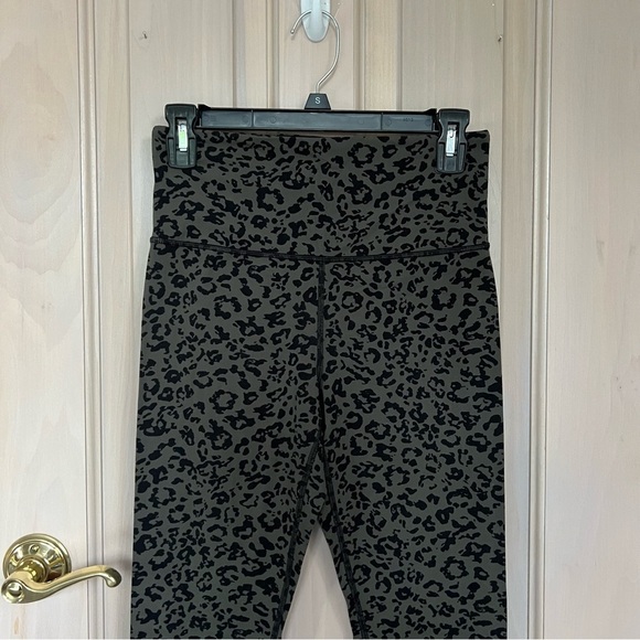 Athleta Elation Ultra High Rise Tight Legging Leopard Print Grey Black 9953 - Picture 3 of 11